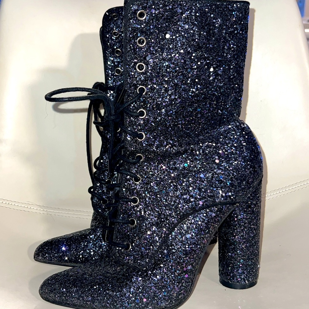 Size 8 wide heel boot with multicolor sparkles